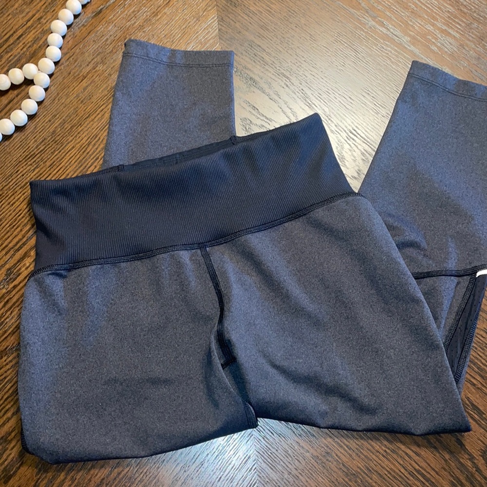 REI Black and Grey Cropped Women's Athletic Leggings Size Medium